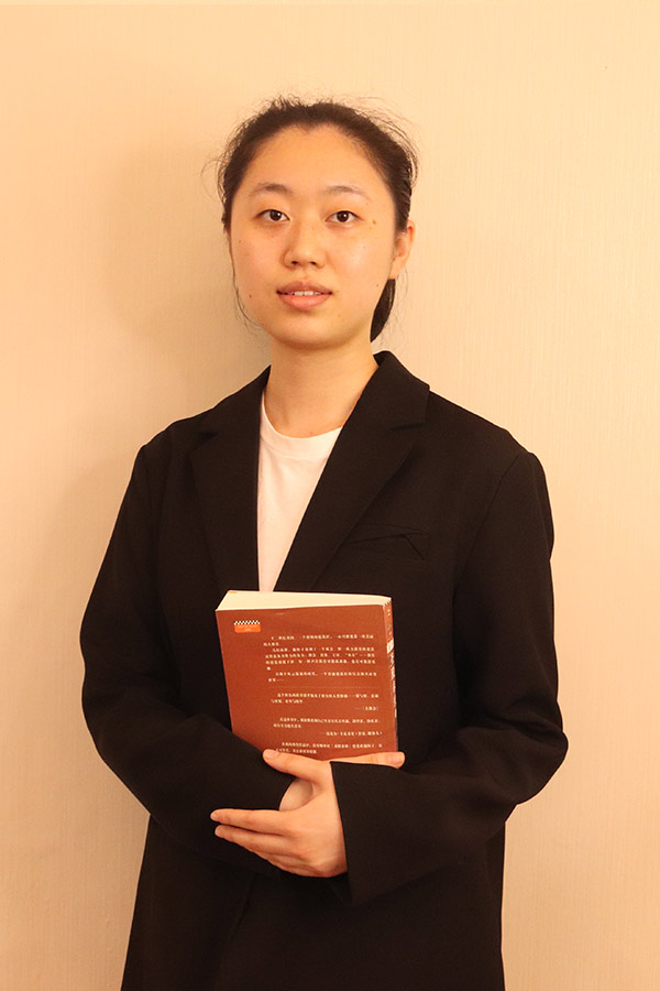 商南梁艺 本科学历，优秀班主任