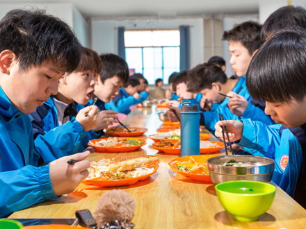商南学生用餐