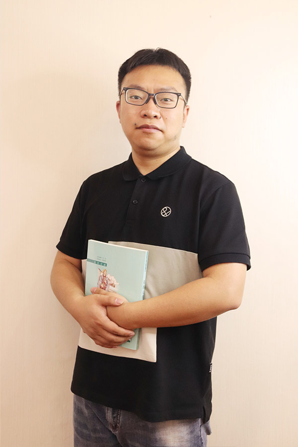 商南杨斌 本科学历，毕业于西安航空学院