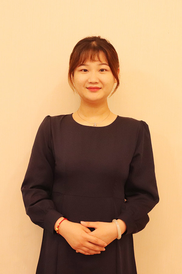 商南文哲 本科学历，优秀班主任